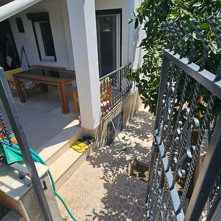 Oezdere Ferienwohnung 公寓
